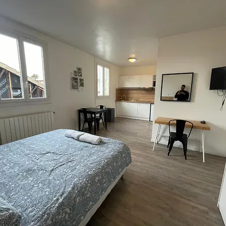 Apartment Centre